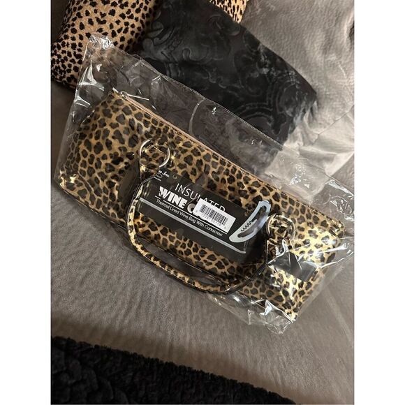 NIB Primeware Leopard Print Insulated Thermal Wine Clutch Bag w/Corkscrew - Picture 1 of 3